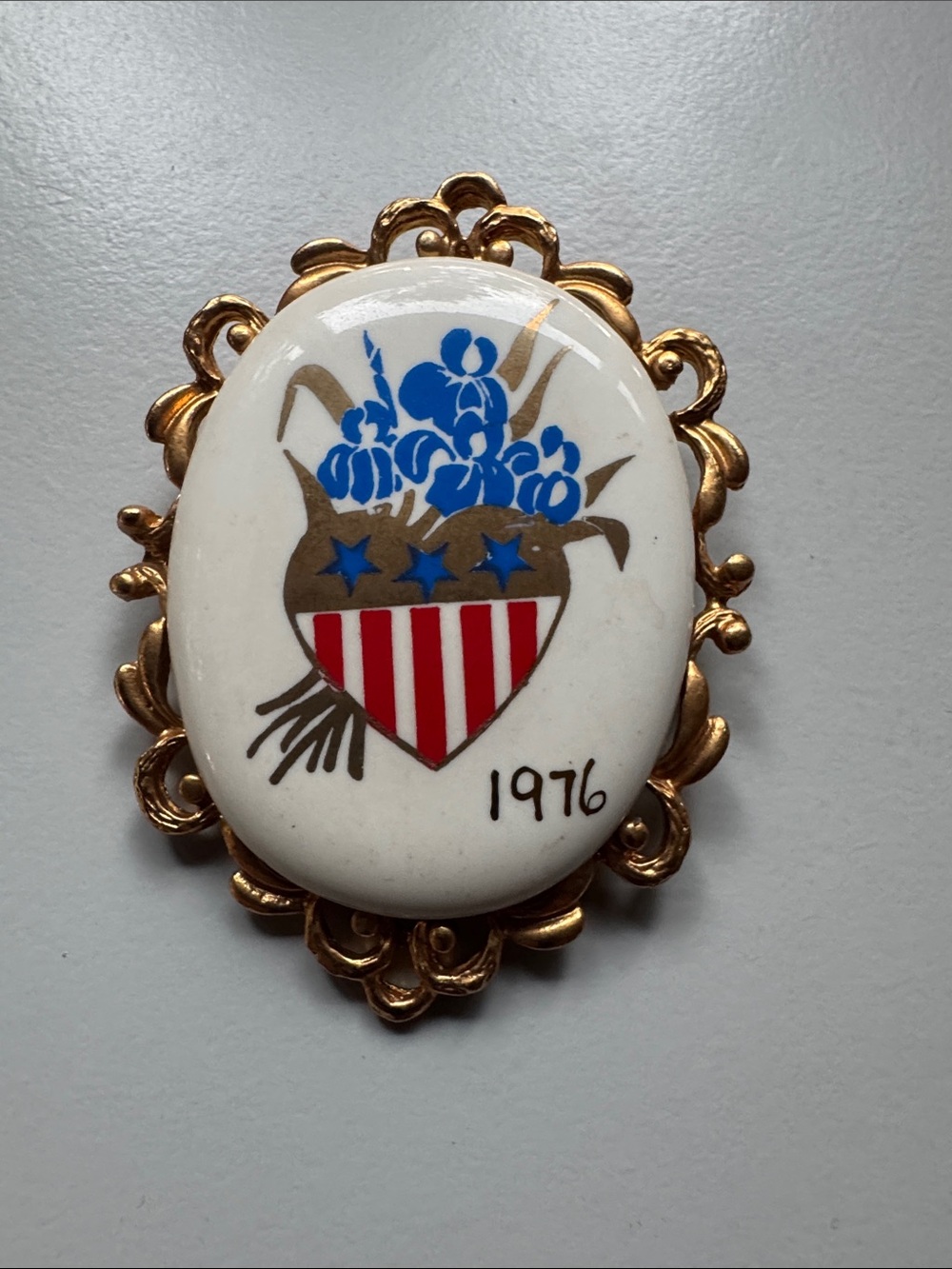 Vintage 1976 Patriotic Shield Floral Ceramic Brooch